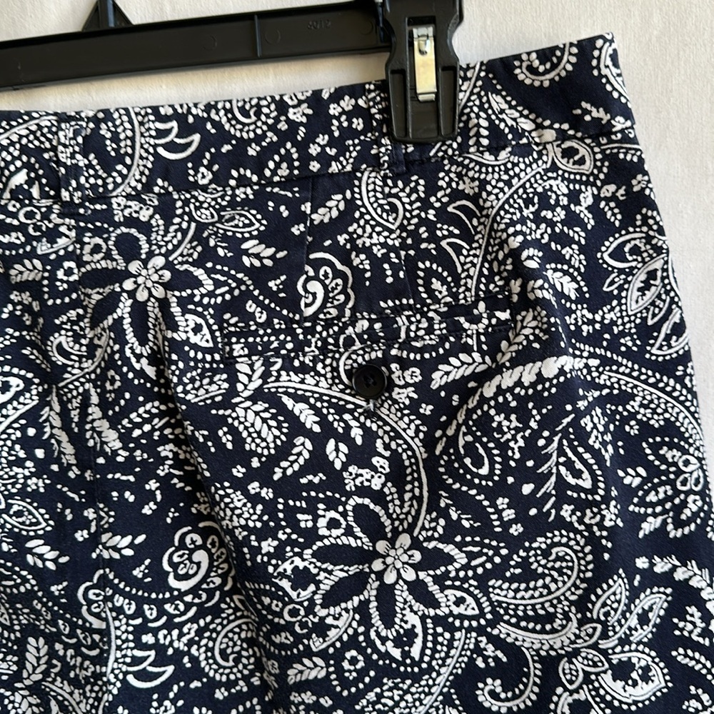 Talbots navy and white paisley The Weekend stretch shorts, size 14 - Picture 5 of 8